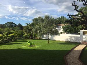 En hage utenfor Jm Vacances Serignan