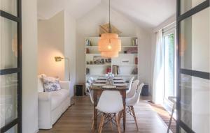 Χώρος καθιστικού στο Gorgeous Home In Arnemuiden With Wifi +25 φωτογραφίες