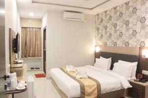 Postel nebo postele na pokoji v ubytování Hotel Saayein Residency