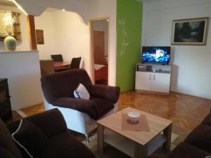 a living room with two chairs and a coffee table at Apartman Lidija in Livno