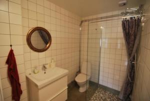 Koupelna v ubytování Svea hotell, Vollsjö + 16 fotografií