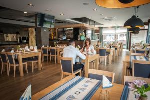 Restauracja lub miejsce do jedzenia w obiekcie Hotel Rudnik