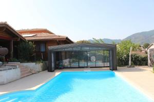 a swimming pool in front of a house at Chalet zen in Peri