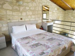 Postel nebo postele na pokoji v ubytování Tsimpoukas Village