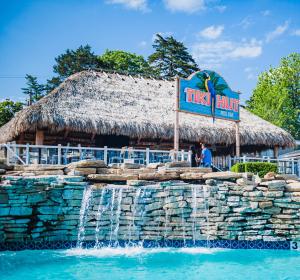 Bassein majutusasutuses Margaritaville Lake Resort Lake of the Ozarks või selle lähedal