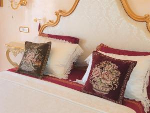 Postel nebo postele na pokoji v ubytování FD Luxury rooms