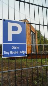 Sijil, anugerah, tanda atau dokumen lain yang dipamerkan di Tiny House Lodge Dresden