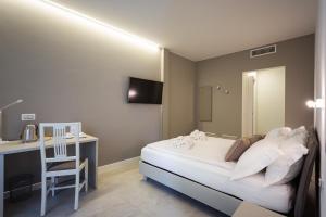A bed or beds in a room at Borgocinquanta