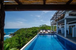 Villa con piscina y vistas al océano en Casa Kalmar, en Zipolite