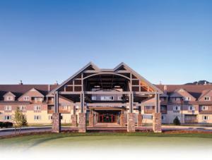 eine Darstellung eines großen Gebäudes mit einem Gebäude in der Unterkunft Killington Grand Resort Hotel in Killington