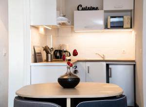 Appartements du Léman - Proches Genève - Parkings privés gratuitsにあるキッチンまたは簡易キッチン