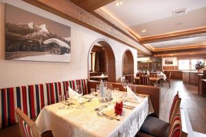 Restoran või mõni muu söögikoht majutusasutuses Hotel Bechlwirt