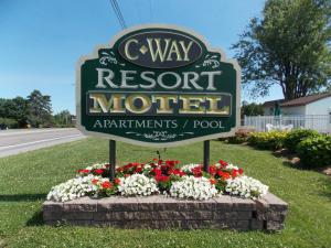 Taman di luar C-Way Resort