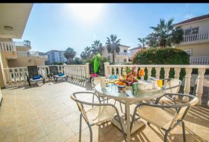 Afbeelding uit fotogalerij van Nissi Golden Sand lovely one bedroom apartment with spacious terrace and free parking in Ayia Napa