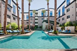 Gallery image of Shopping & Dining 1 Mile - 24 Hour Pool with Parking - 4036 in Phoenix