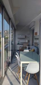 Vue mer exceptionnelle entre Nice et Monaco的阳台或露台