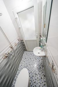 A bathroom at Linh's Homestay