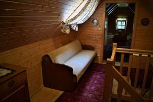 a small room with a couch in a cabin at Ferienhaus Kreiner in Sankt Kathrein am Offenegg