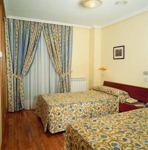 Postel nebo postele na pokoji v ubytování Hotel Isabel + 16 fotografií