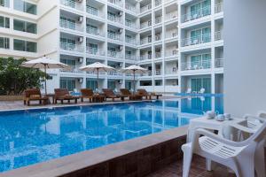 Bazén v ubytování Chanalai Hillside Resort, Karon Beach nebo v jeho okolí