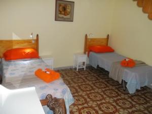 Un pat sau paturi într-o cameră la Welcome to the "Rossinelli Lodge"