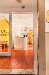 Kuchyň nebo kuchyňský kout v ubytování Hotel Costantini