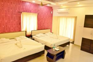 Una cama o camas en una habitación de Hotel Ambai Grand