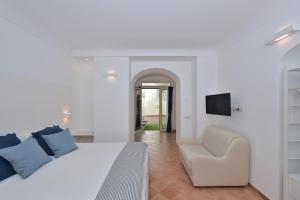 Televízia a/alebo spoločenská miestnosť v ubytovaní Casa Amorino
