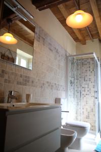 A bathroom at A Cà Du Barbijun Még 12 kép