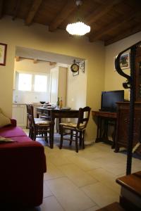 A television and/or entertainment centre at A Cà Du Barbijun