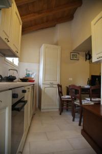 A kitchen or kitchenette at A Cà Du Barbijun