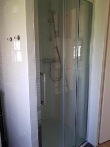 Bilik mandi di De Bijsselse Enk, Noors chalet 1