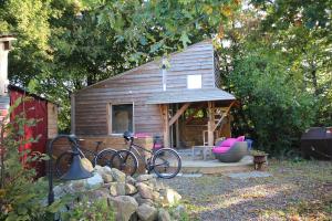 a couple of bikes parked outside of a cabin at Les Insolites de Coco in La Lande-de-Goult