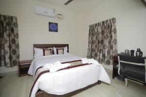 מיטה או מיטות בחדר ב-Iris Comfort Inn
