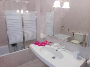 A bathroom at A Casa Mia