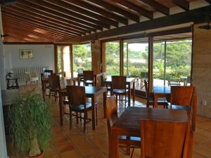 Reštaurácia alebo iné gastronomické zariadenie v ubytovaní Agroturismo Ses Arenes