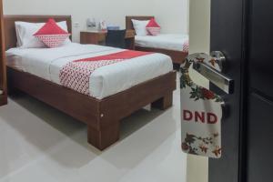 Un pat sau paturi într-o cameră la Clean & Comfort Homestay