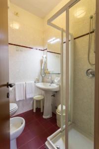 Koupelna v ubytování Hotel Benacus