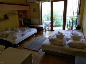 Postel nebo postele na pokoji v ubytování Mandarin Wellness Apartman