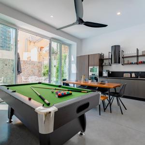 a kitchen with a pool table in a living room at 7Br 7 En-suite seafront house jacuzzi in St. Julianʼs