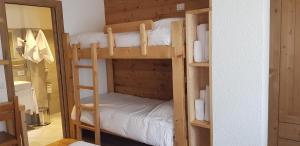 Postel nebo postele na pokoji v ubytování Albergo Soldanella