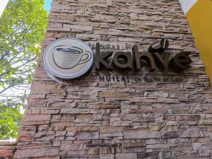 Sijil, anugerah, tanda atau dokumen lain yang dipamerkan di Hotel Kahvé