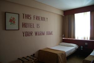 a bedroom with a bed and a sign on the wall at Anaco in Madrid