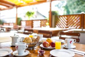 Đồ ăn tại/gần nhà khách