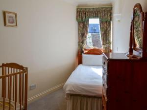 A bed or beds in a room at Harbour Heights 