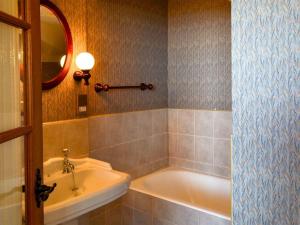 A bathroom at Water'S Edge 