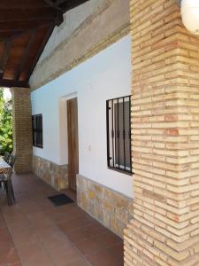 a room with a brick wall and a window at Casa Esteban in Cazorla