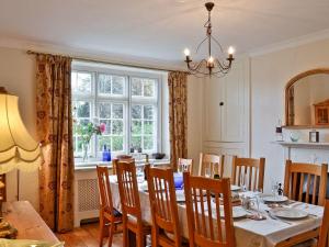 A restaurant or other place to eat at Ordway House 