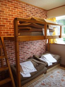 Postel nebo postele na pokoji v ubytování Kumamoto Guesthouse Minami Aso Little Asia