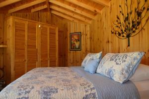 Ένα ή περισσότερα κρεβάτια σε δωμάτιο στο Villarreal Lodge Hotel Ecológico